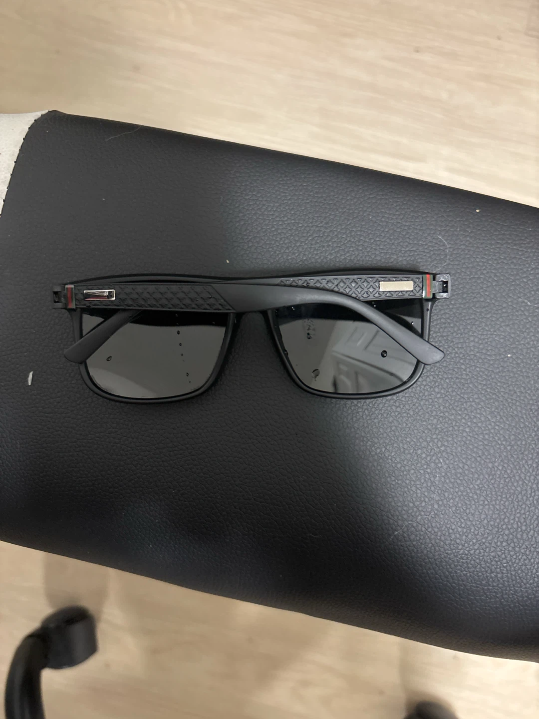 Black Sunglasses UKCA - photo 2