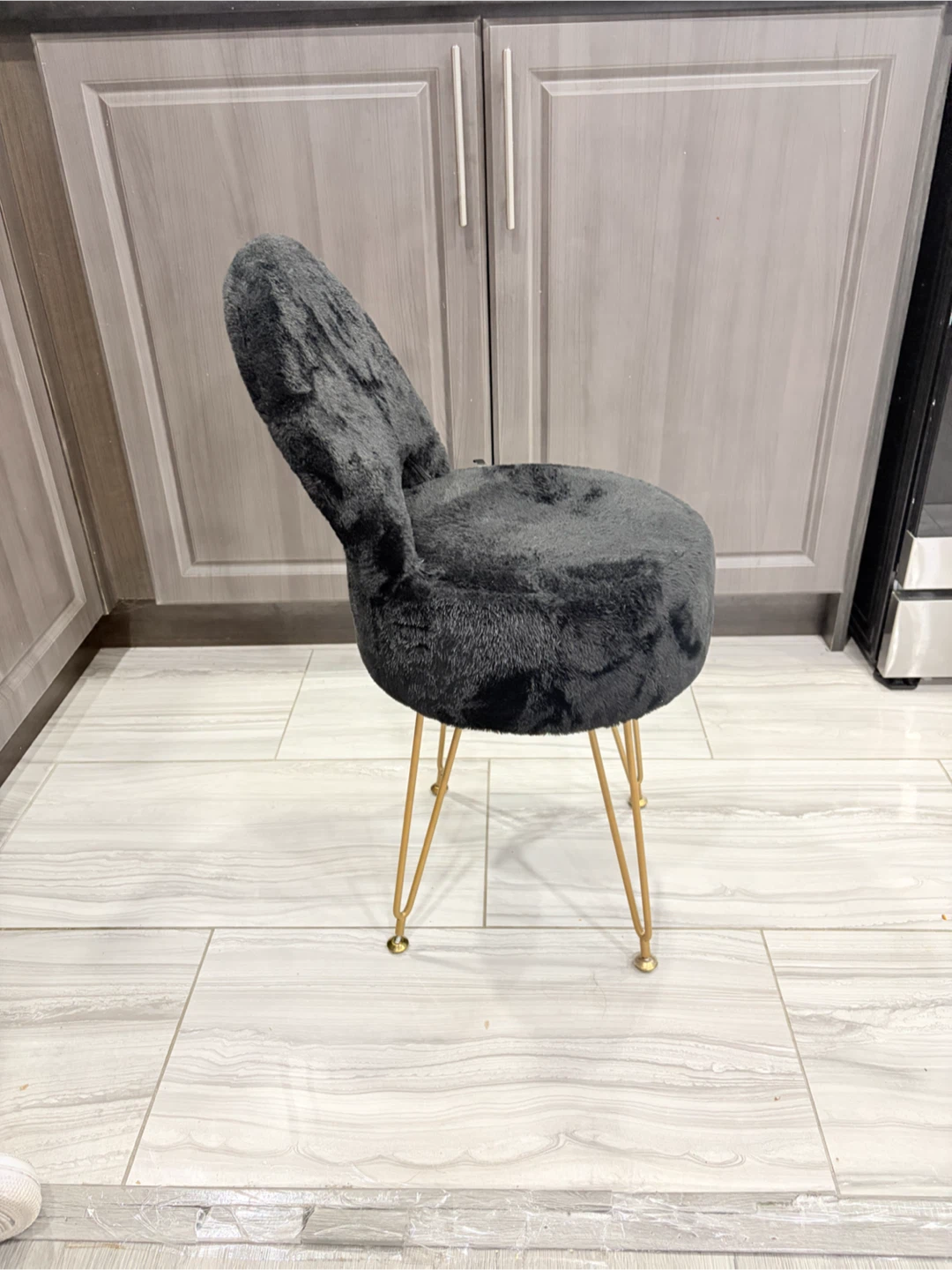Modern Faux Fur Vanity Chair with Storage – Black & Gold - photo 2