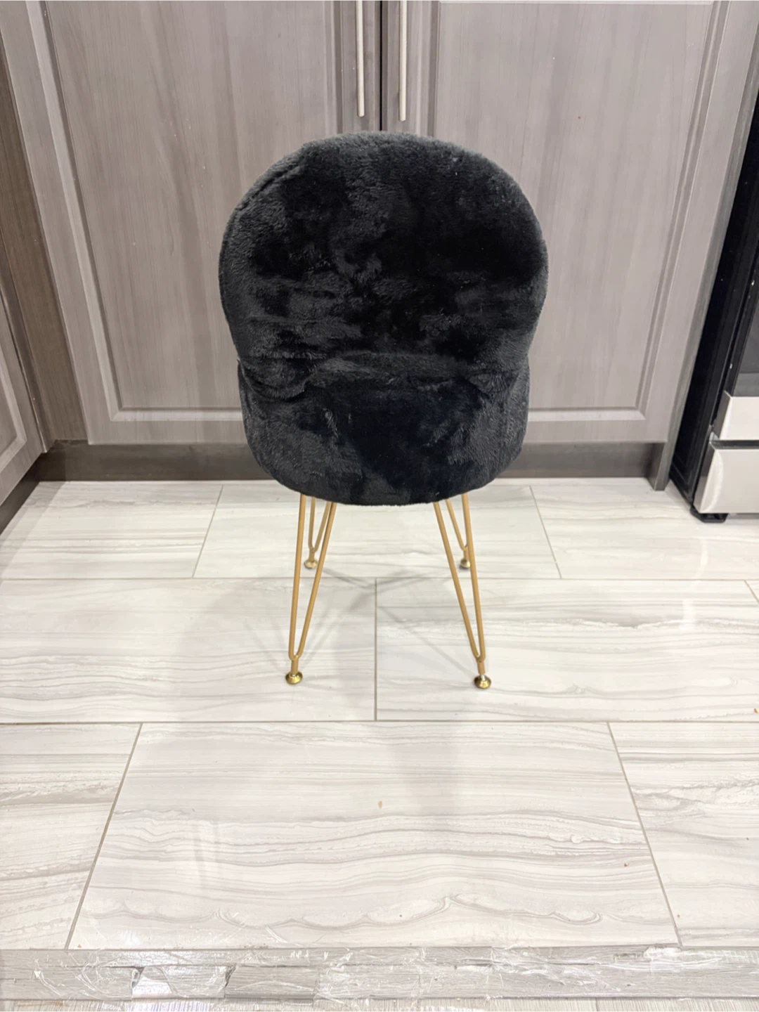 Modern Faux Fur Vanity Chair with Storage – Black & Gold - photo 3