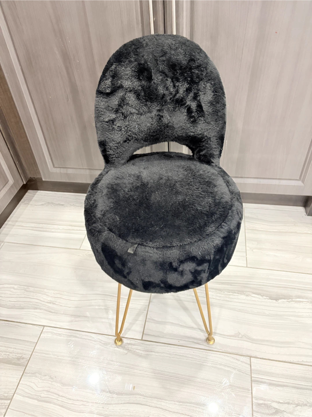 Modern Faux Fur Vanity Chair with Storage – Black & Gold - photo 5
