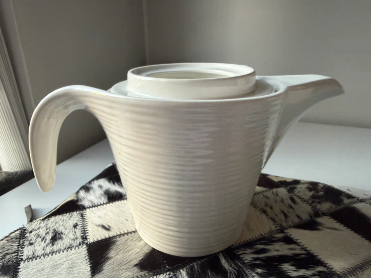 White Ceramic Teapot - photo 5
