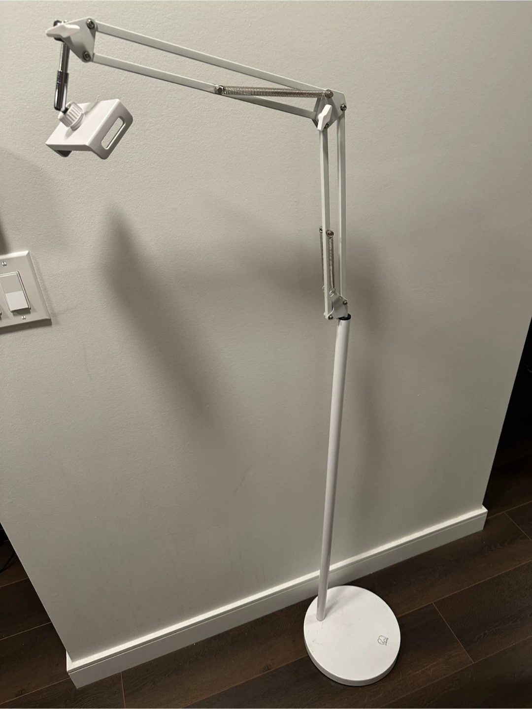 White Floor Stand for Tablet/Phone - photo 2