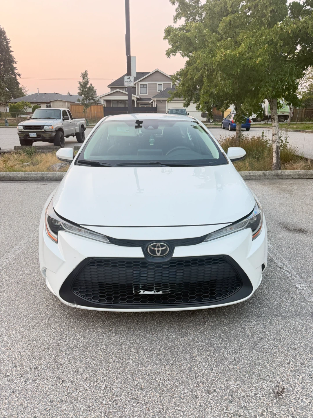 White Toyota Corolla Sedan 2021 - photo 2