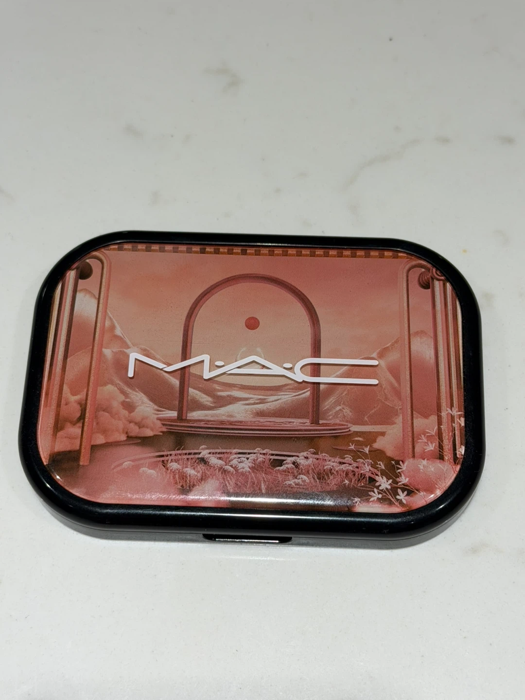 MAC Eyeshadow Palette – Embedded in Burgundy (Like New) - photo 2