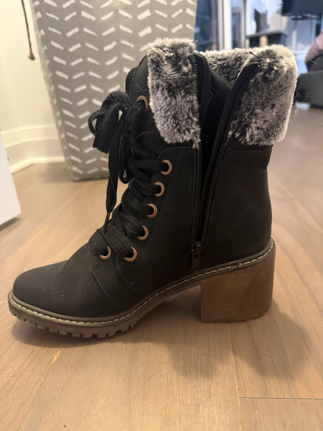 Roxy Whitley Women's Black Lace-Up Faux Fur Lined Boots - photo 3