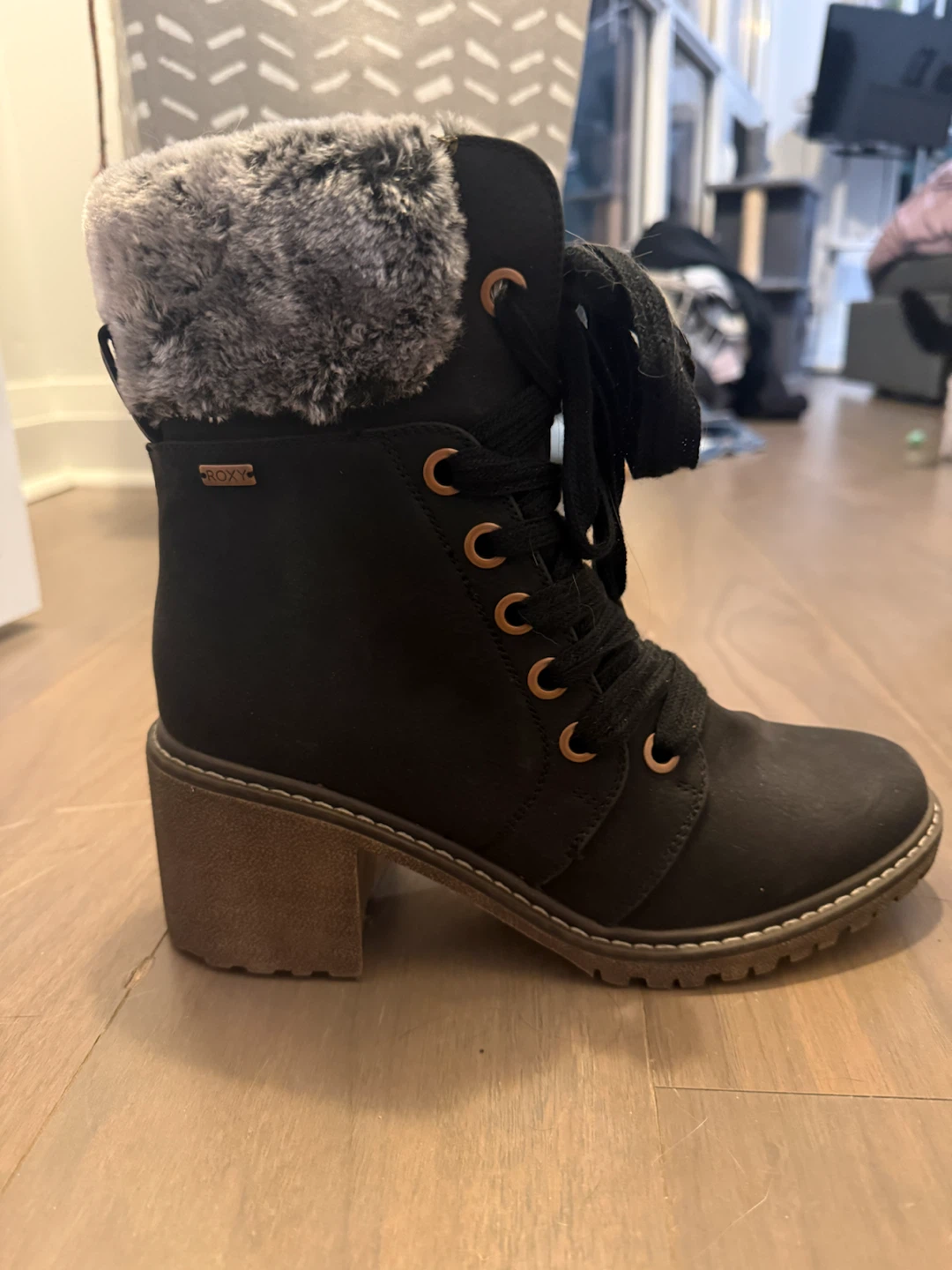 Roxy Whitley Women's Black Lace-Up Faux Fur Lined Boots - photo 4