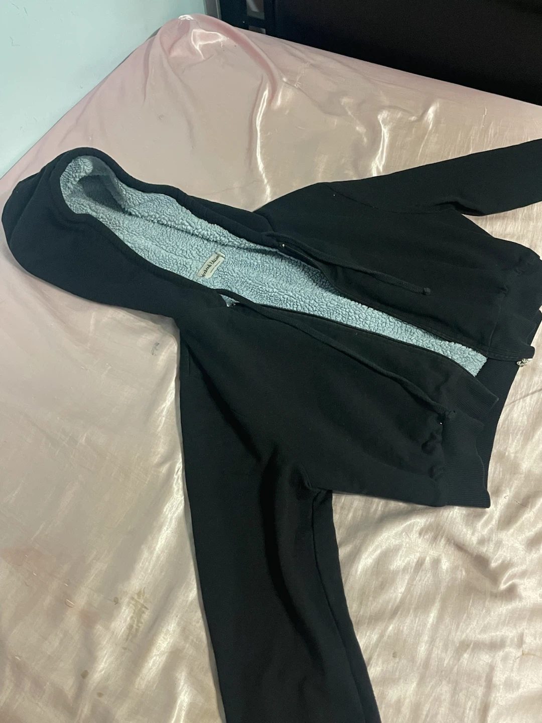 Black Zip-Up Cropped Hoodie