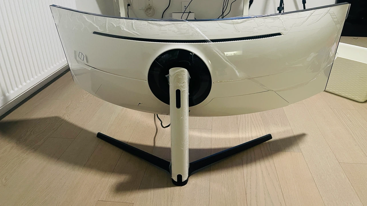 Samsung Odyssey G9 Gaming Monitor - photo 2