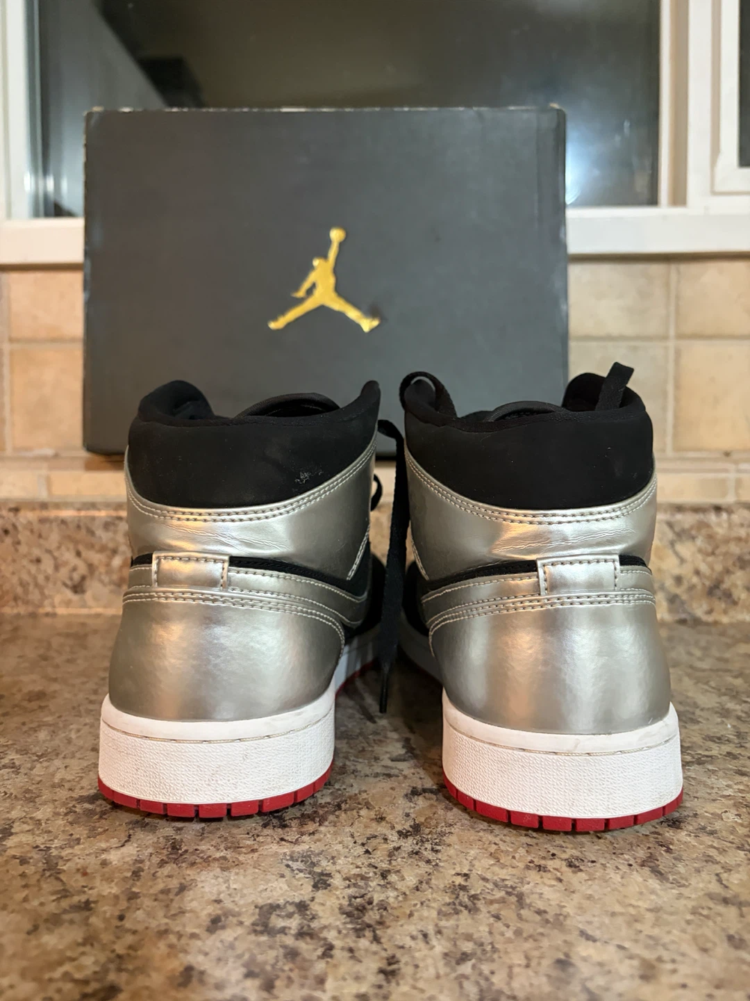 Air Jordan 1 Mid SE Black Silver Red - photo 2