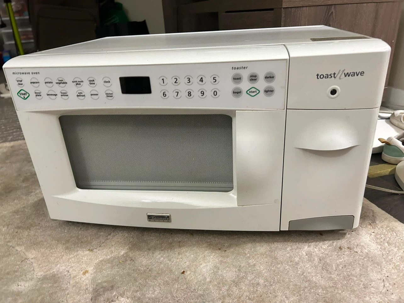 Kenmore Toast & Wave Microwave Oven