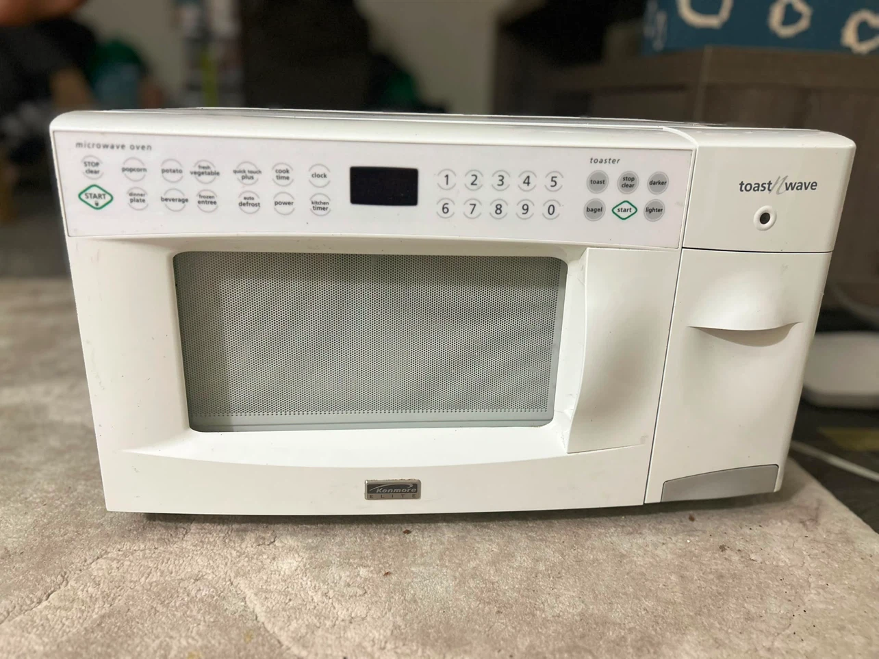 Kenmore Toast & Wave Microwave Oven - photo 2