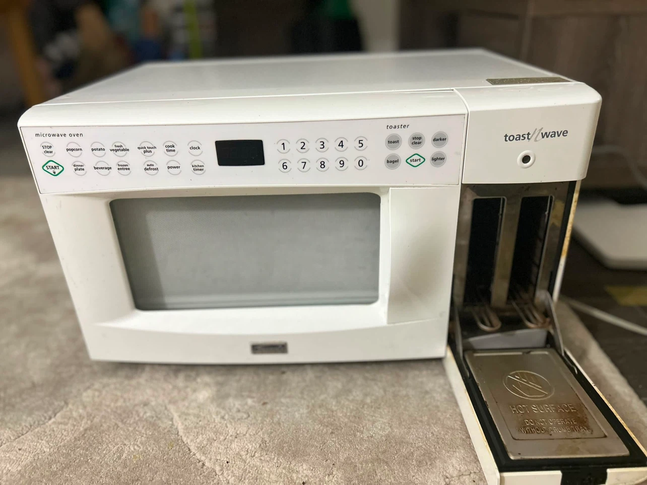 Kenmore Toast & Wave Microwave Oven - photo 3