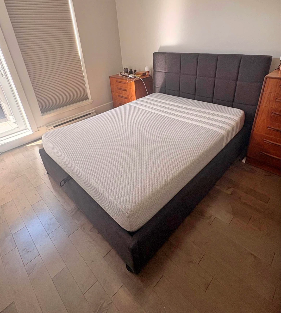 Queen hydraulic bed frame - photo 2