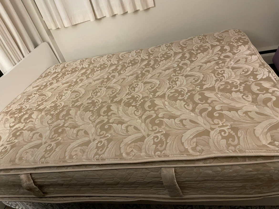 Queen size Spring Mattress - photo 2