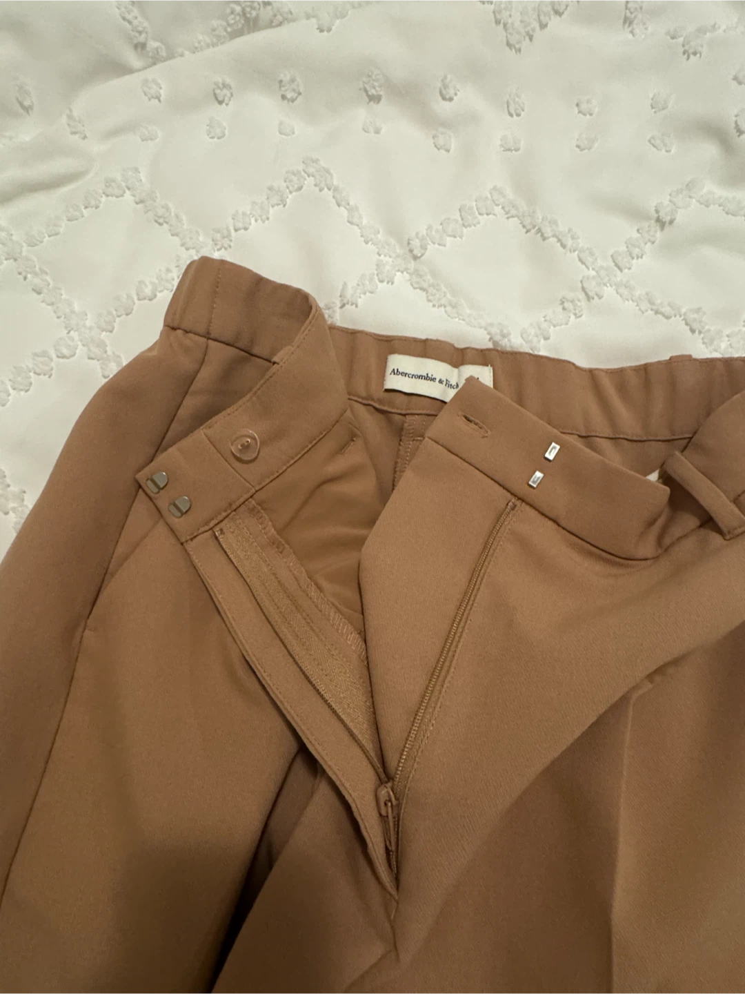 Abercrombie & Fitch Tan Pleated Shorts - M - photo 3