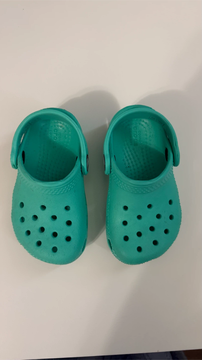 Turquoise Crocs Size 6 Toddler - photo 3