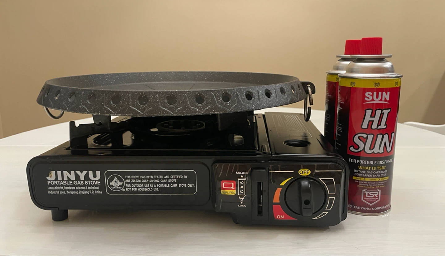 Jinyu Portable Gas Stove with Grill Pan with 2 Butane Canisters - photo 3