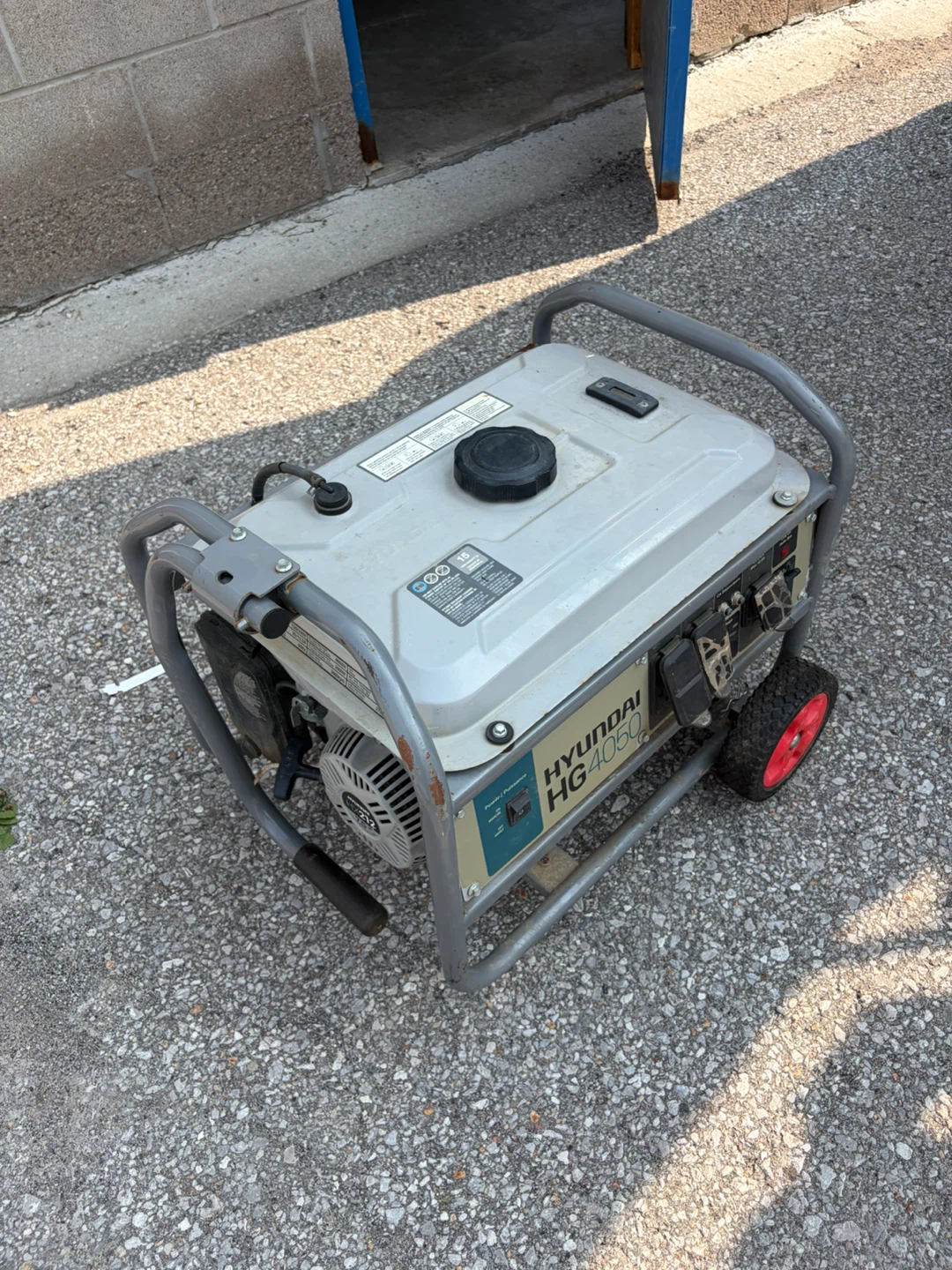 Hyundai HG4050 Generator - photo 4