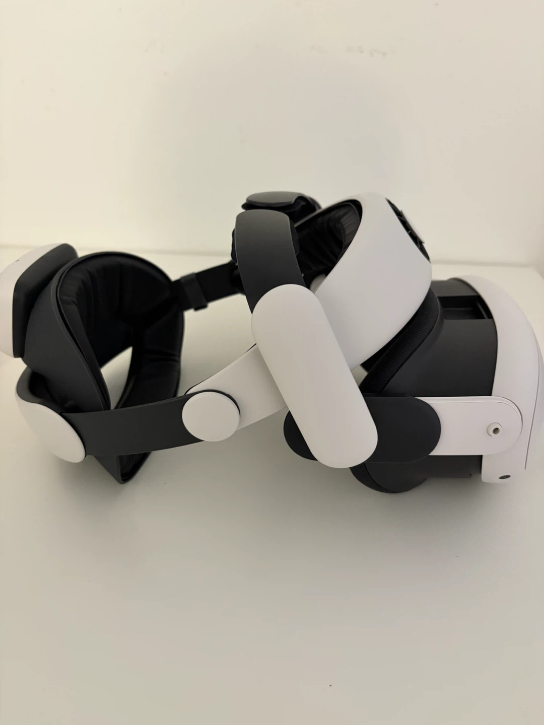Meta Quest 3 w/ BoboVR S3 Pro and Two Hot Swap Batteries - photo 5