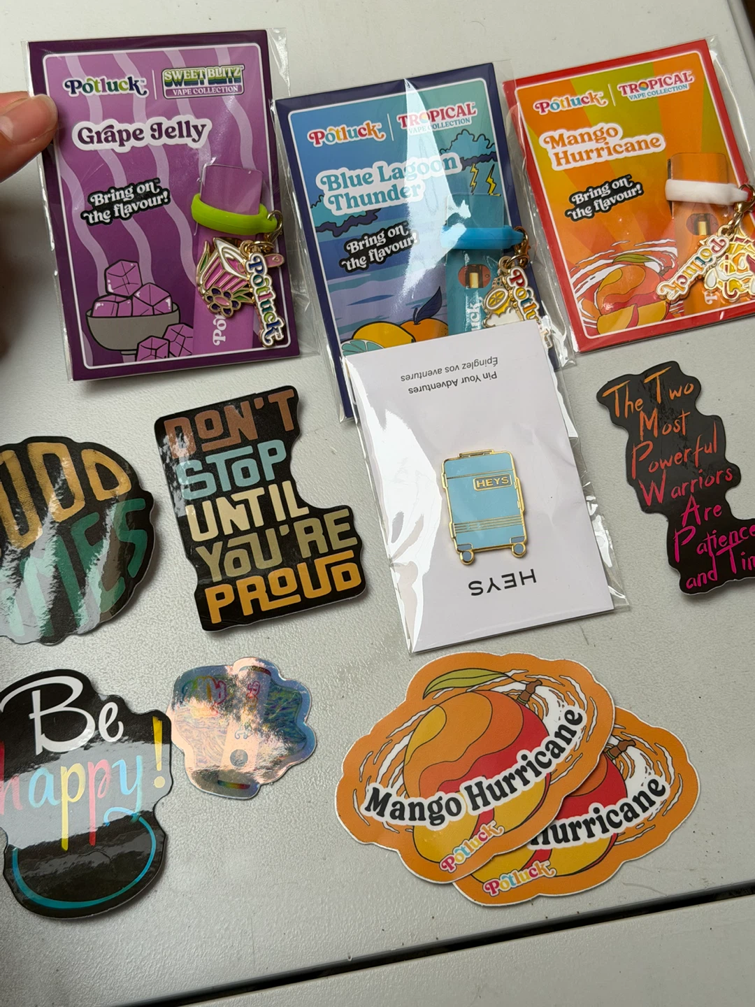 Pins, stickers & vape charms - photo 2