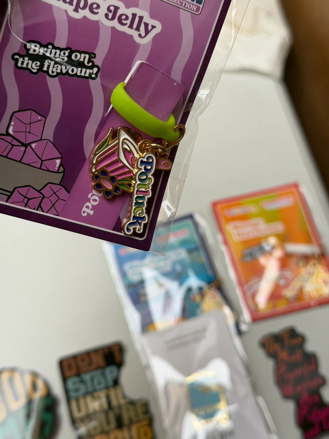 Pins, stickers & vape charms - photo 3