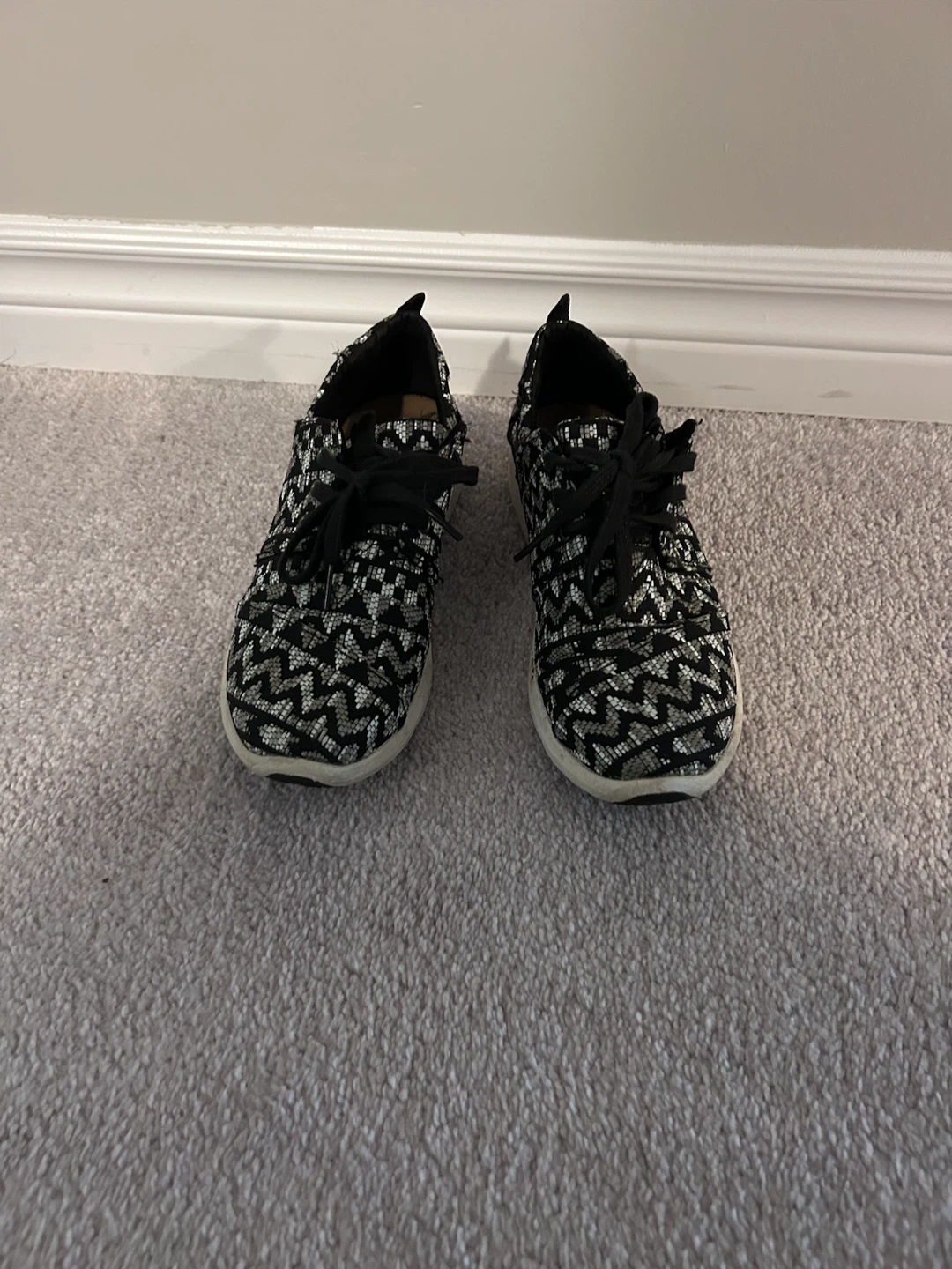 TOMS Sneakers size 7