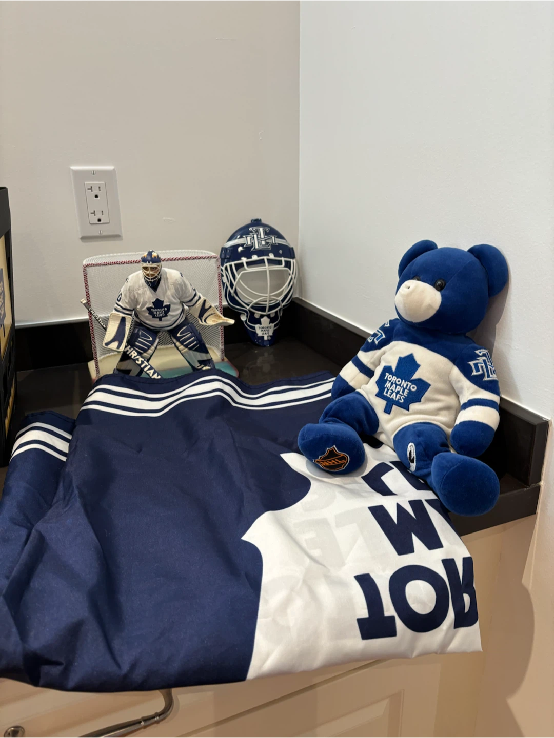 Toronto Maple Leafs Blanket and Towel Set - photo 2