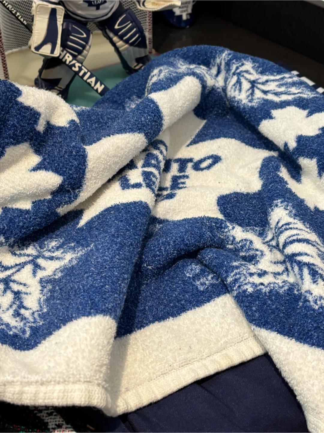 Toronto Maple Leafs Blanket and Towel Set - photo 3