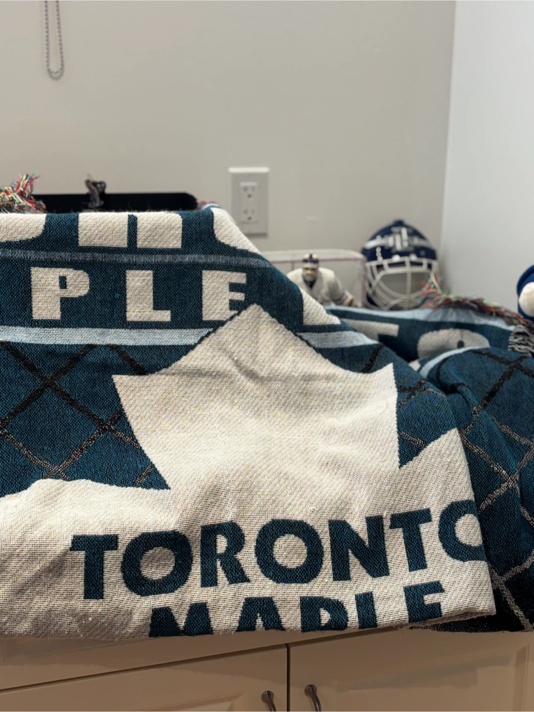 Toronto Maple Leafs Blanket and Towel Set - photo 4