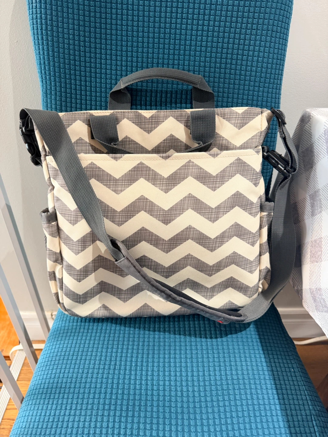 Skip Hop Chevron Diaper Bag with Changing Pad - photo 2