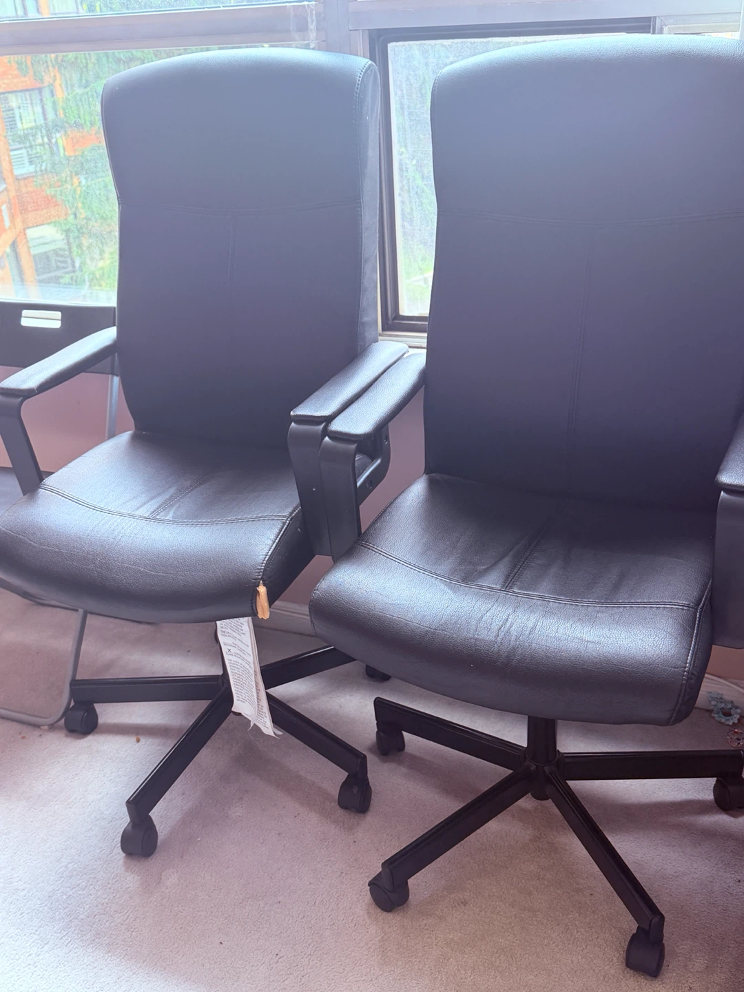 Bed and computer chairs - photo 4
