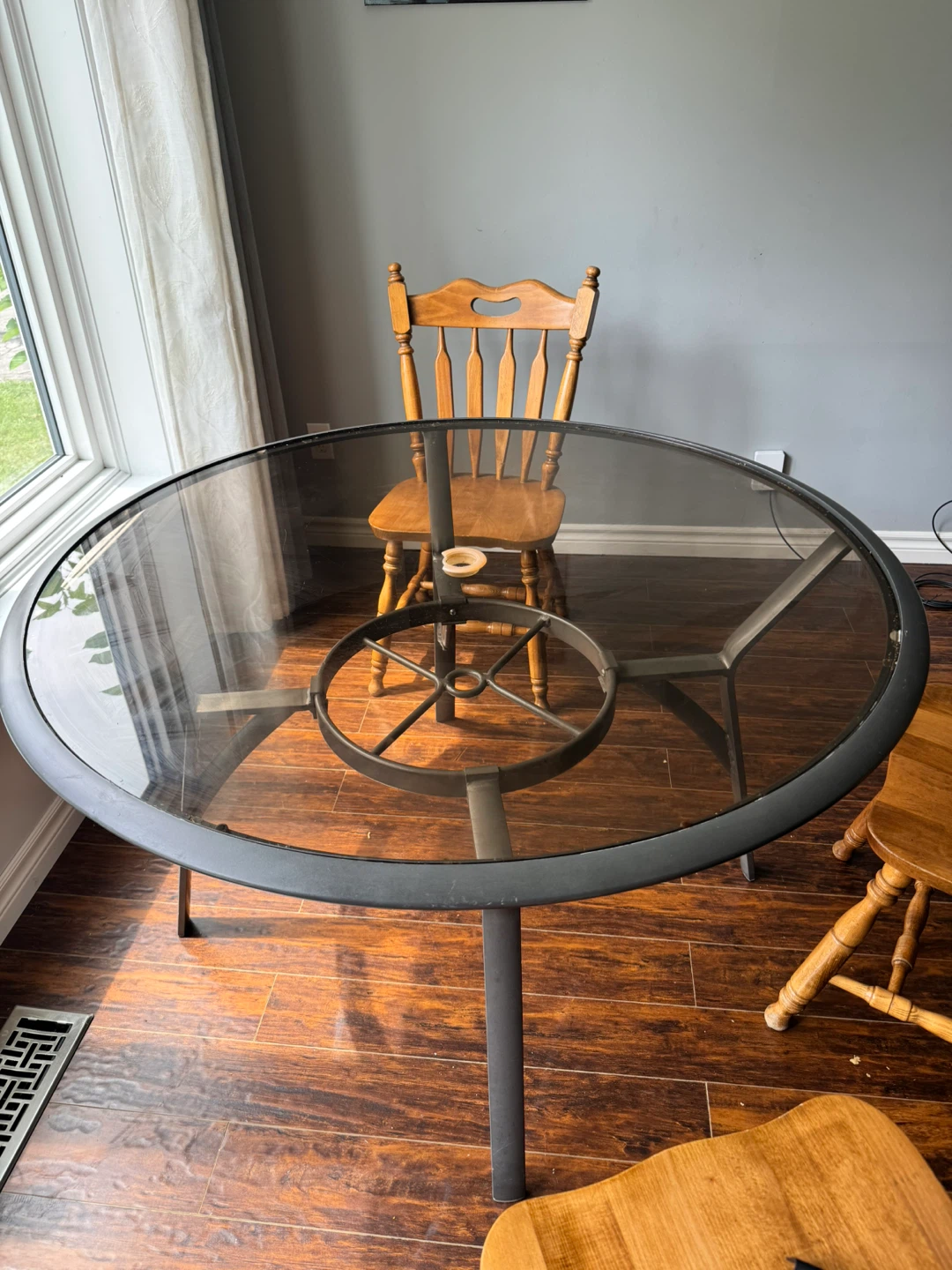 Round Glass Top Metal Frame Dining Table
