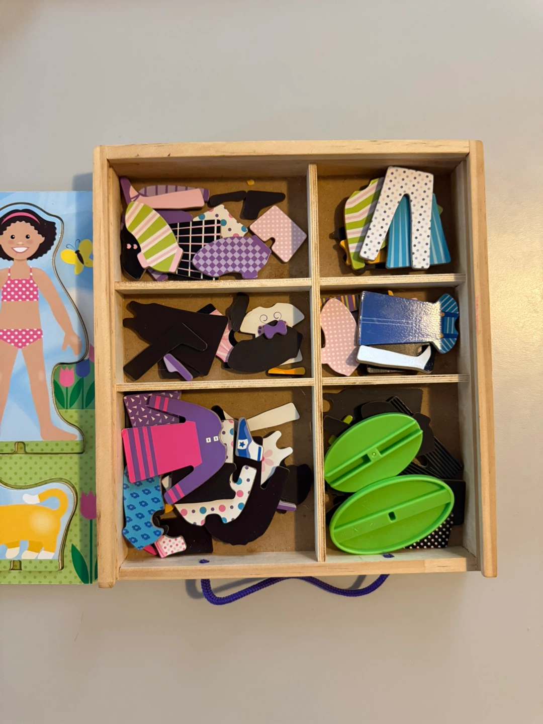 Melissa & Doug Best Friends Magnetic Dress-Up Wooden Dolls set. - photo 2