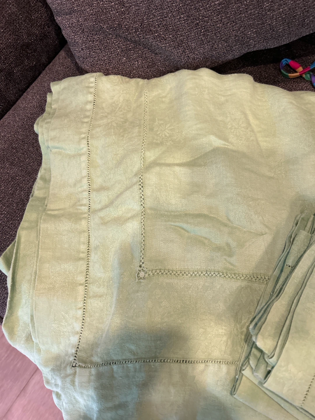 Light Green Linen Tablecloth and Napkins - photo 2