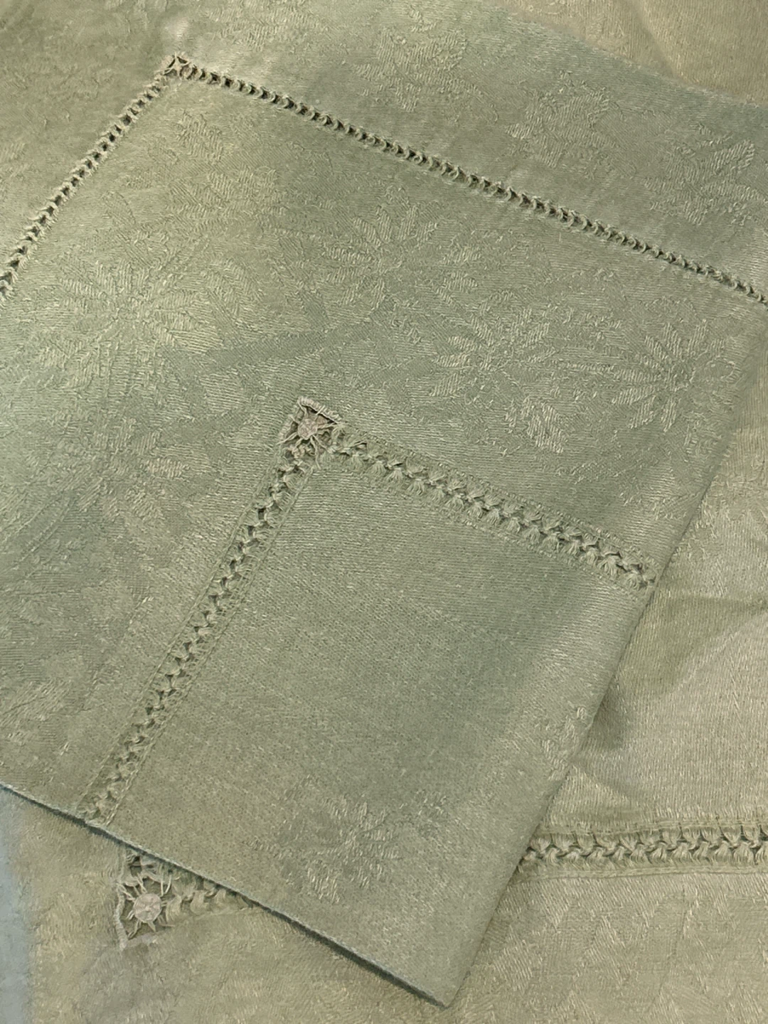 Light Green Linen Tablecloth and Napkins - photo 3