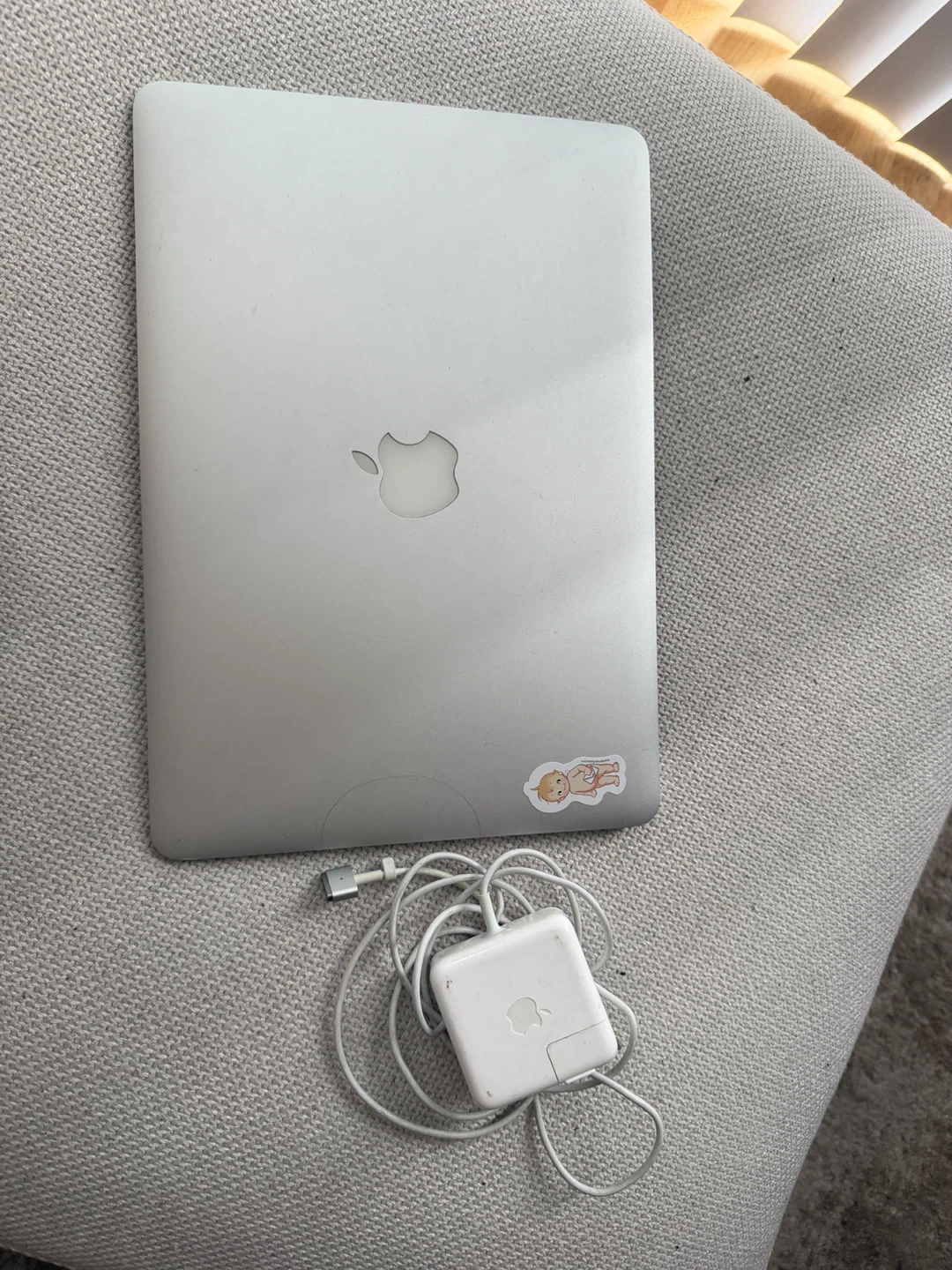 Apple MacBook Air (13-inch, Early 2015)