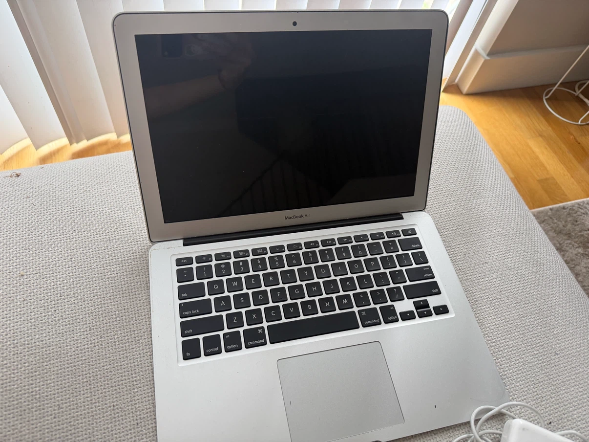 Apple MacBook Air (13-inch, Early 2015) - photo 2