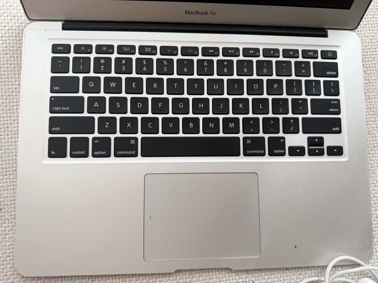 Apple MacBook Air (13-inch, Early 2015) - photo 3