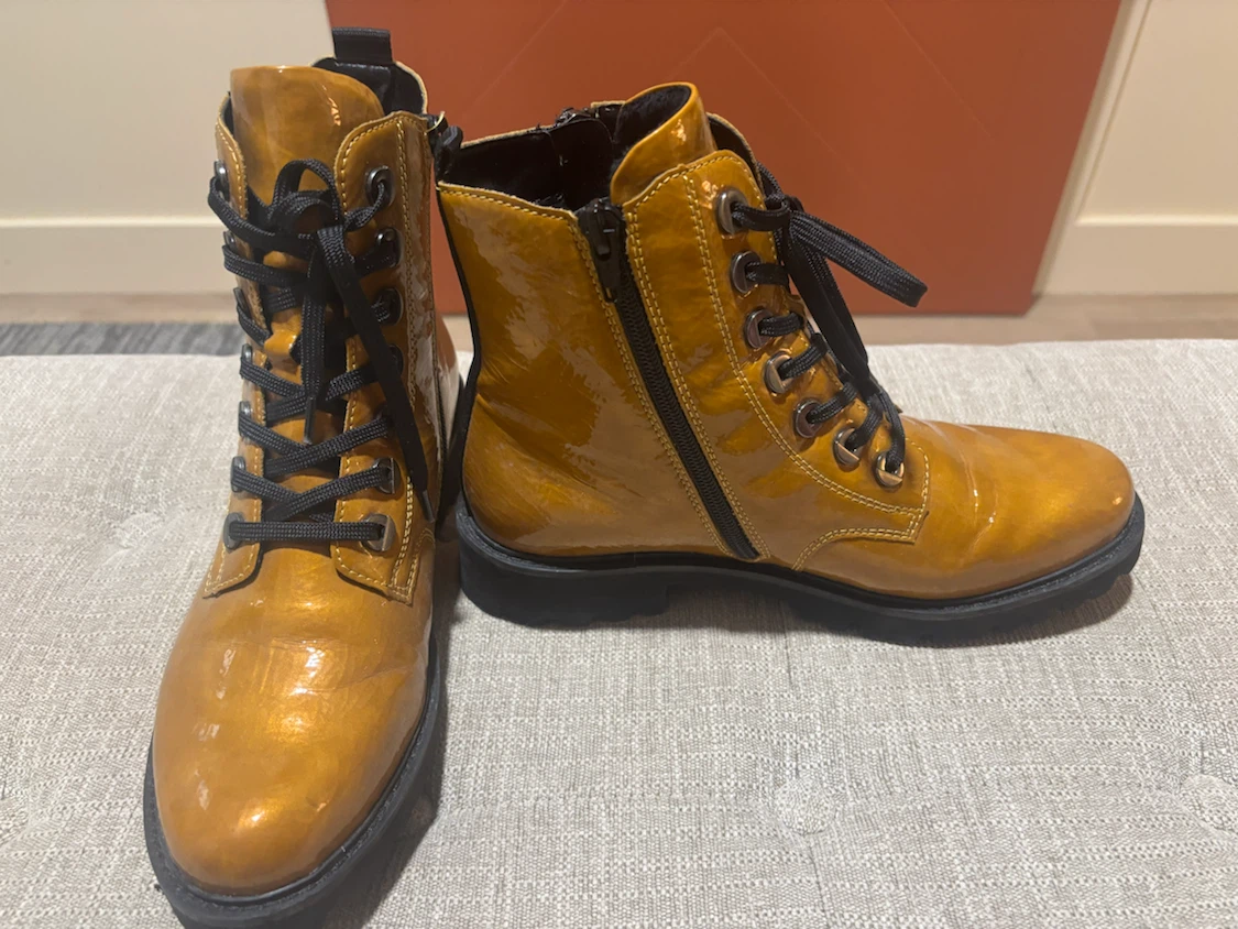 Boots and sandals - photo 3