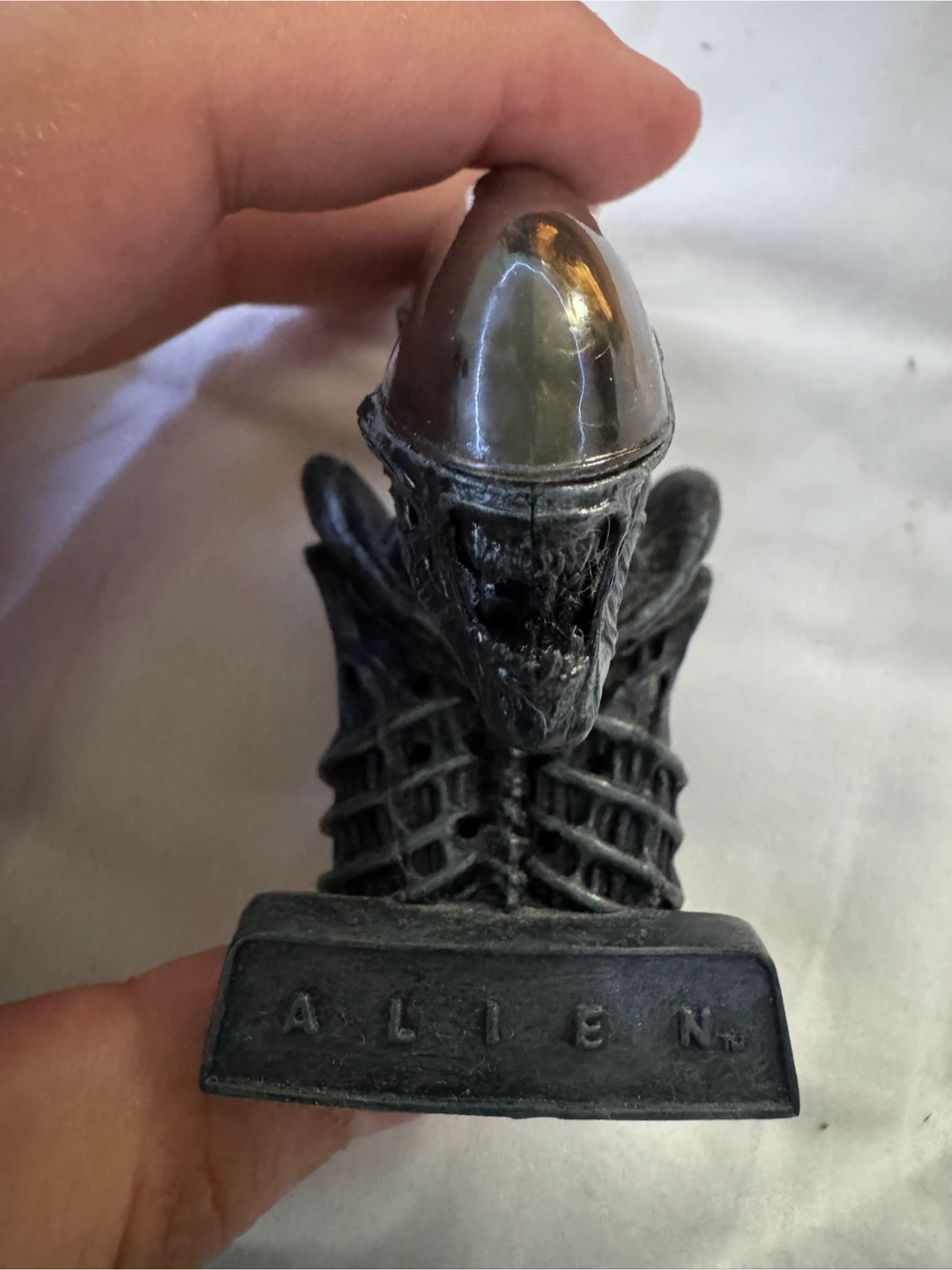 Alien: Hissing Xenomorph & Illustrated Book – With Sound!