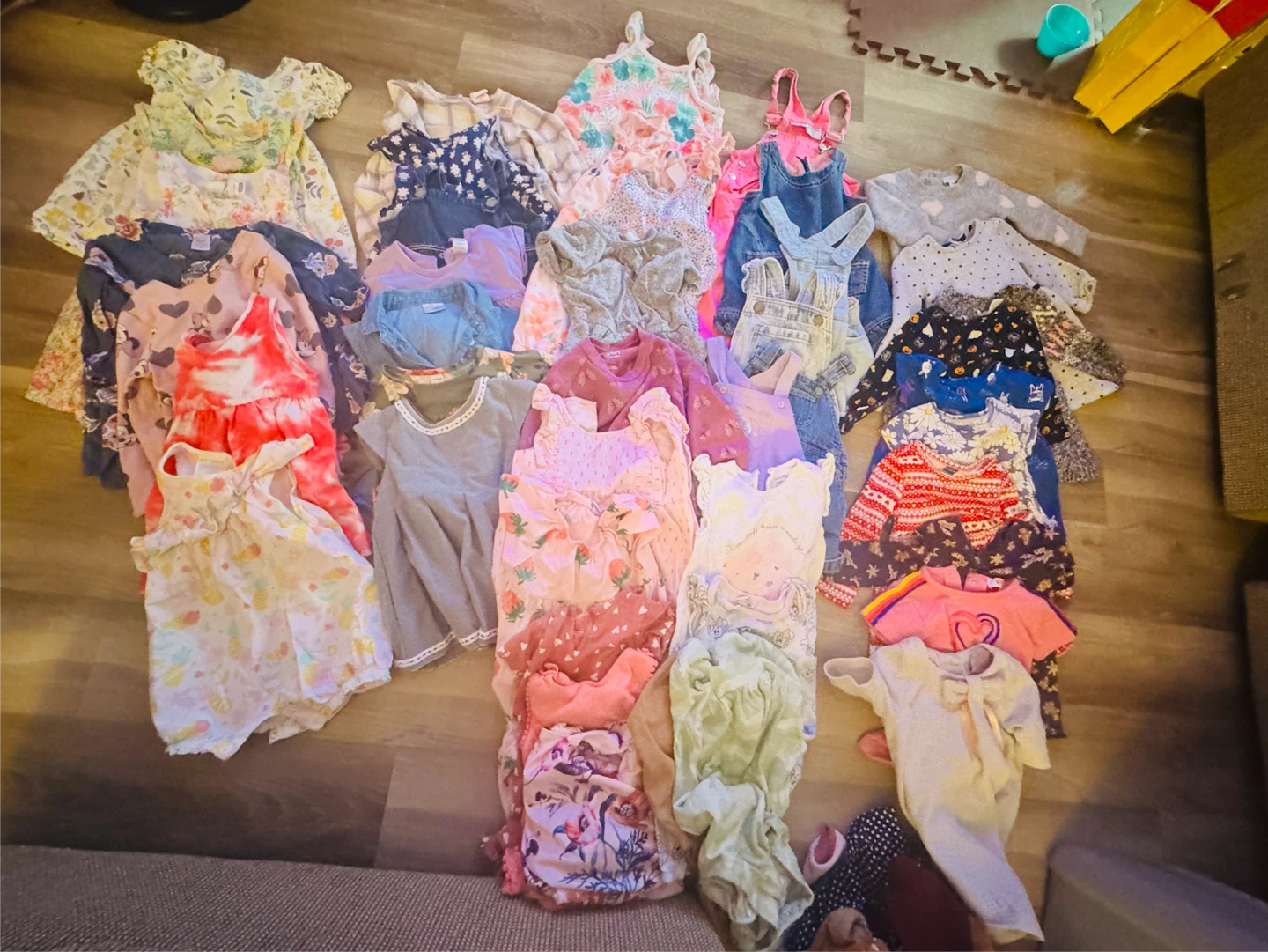 Girls' clothing 12 to 18 months