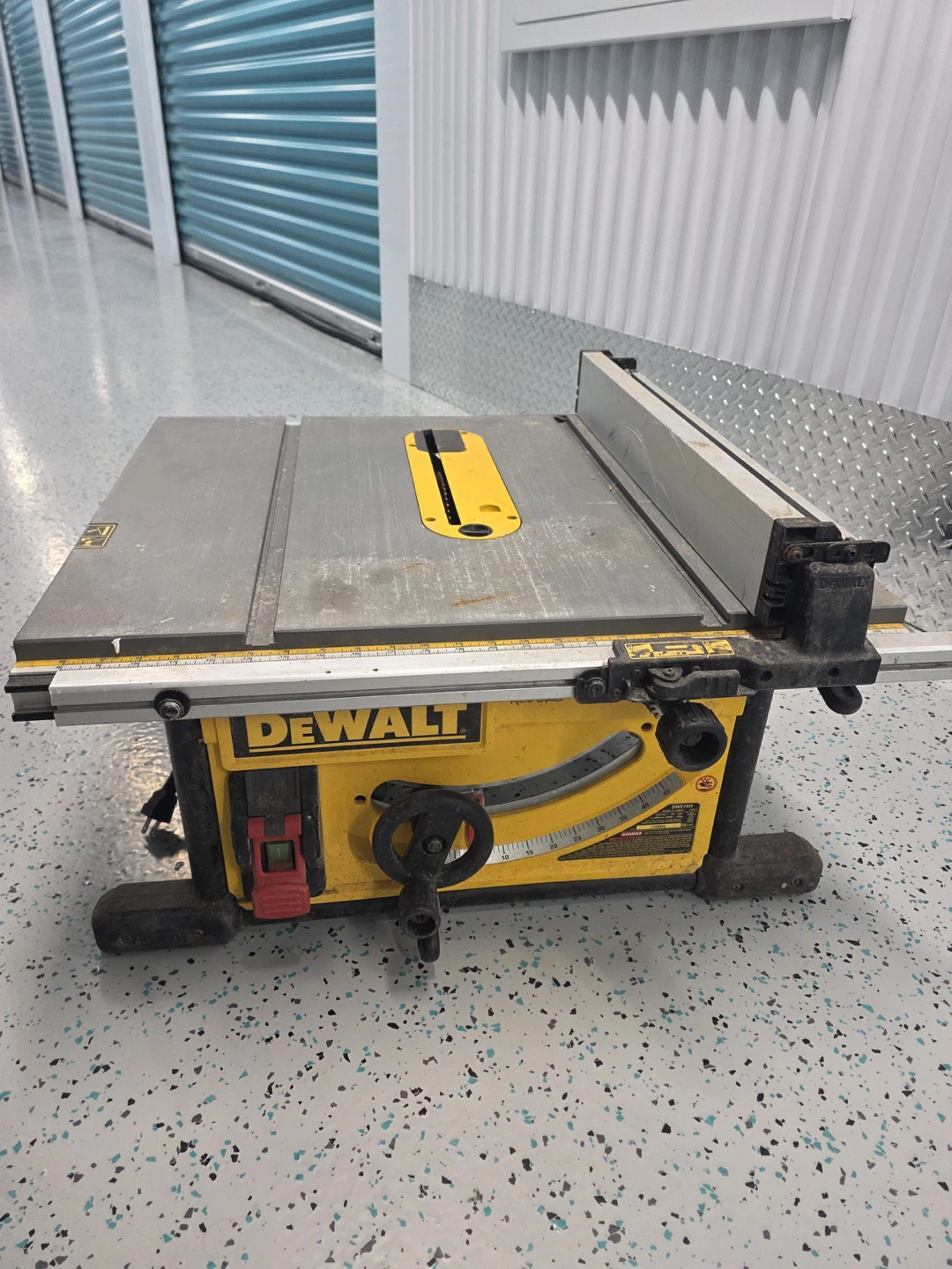 DEWALT Table Saw