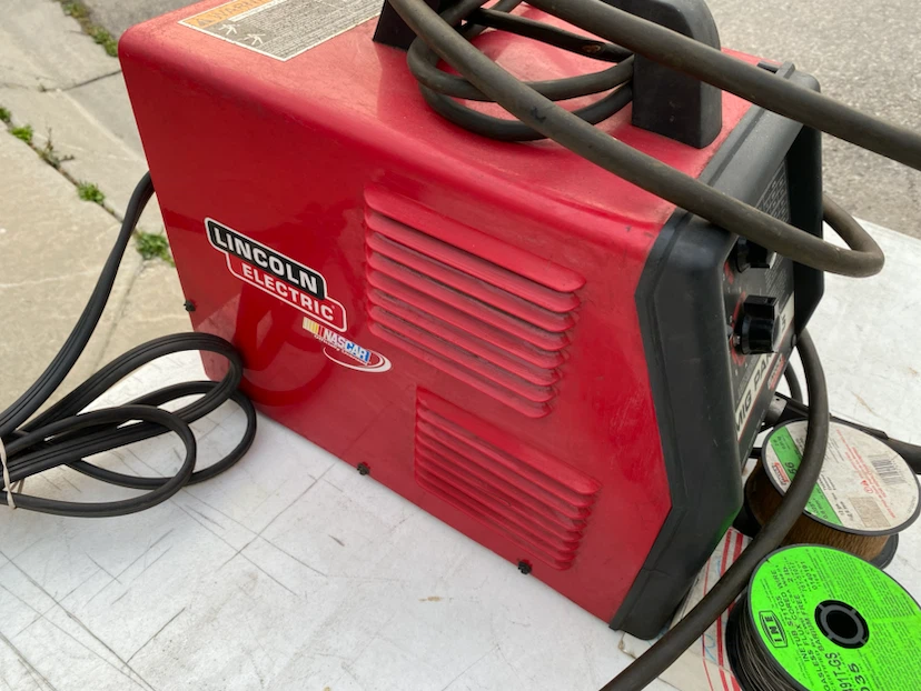 Lincoln MIG pak 15 220v welder - photo 2
