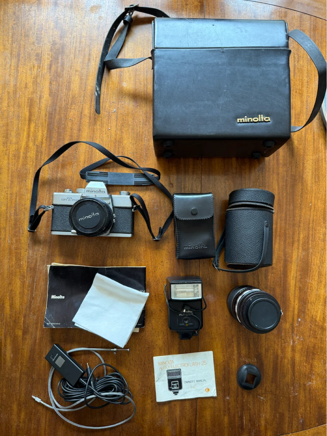 Vintage Minolta SR-T 200 Film Camera Set with Case
