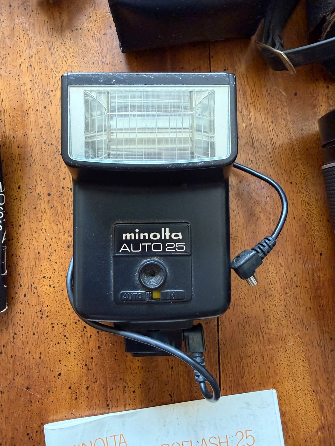 Vintage Minolta SR-T 200 Film Camera Set with Case - photo 4