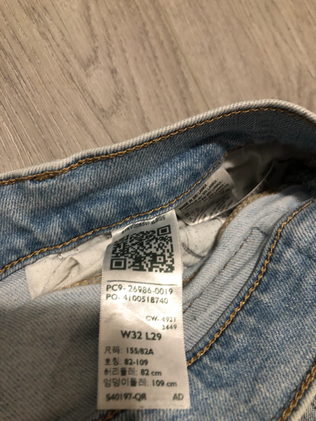 Levi Light Wash High Waisted Mom Jeans - photo 4