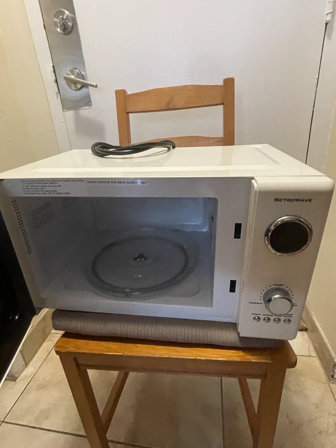RetroWave Microwave Oven - photo 2