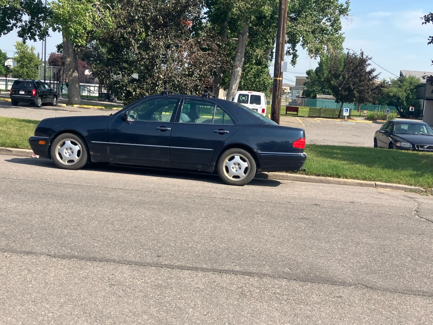 Mercedes e420 - photo 4