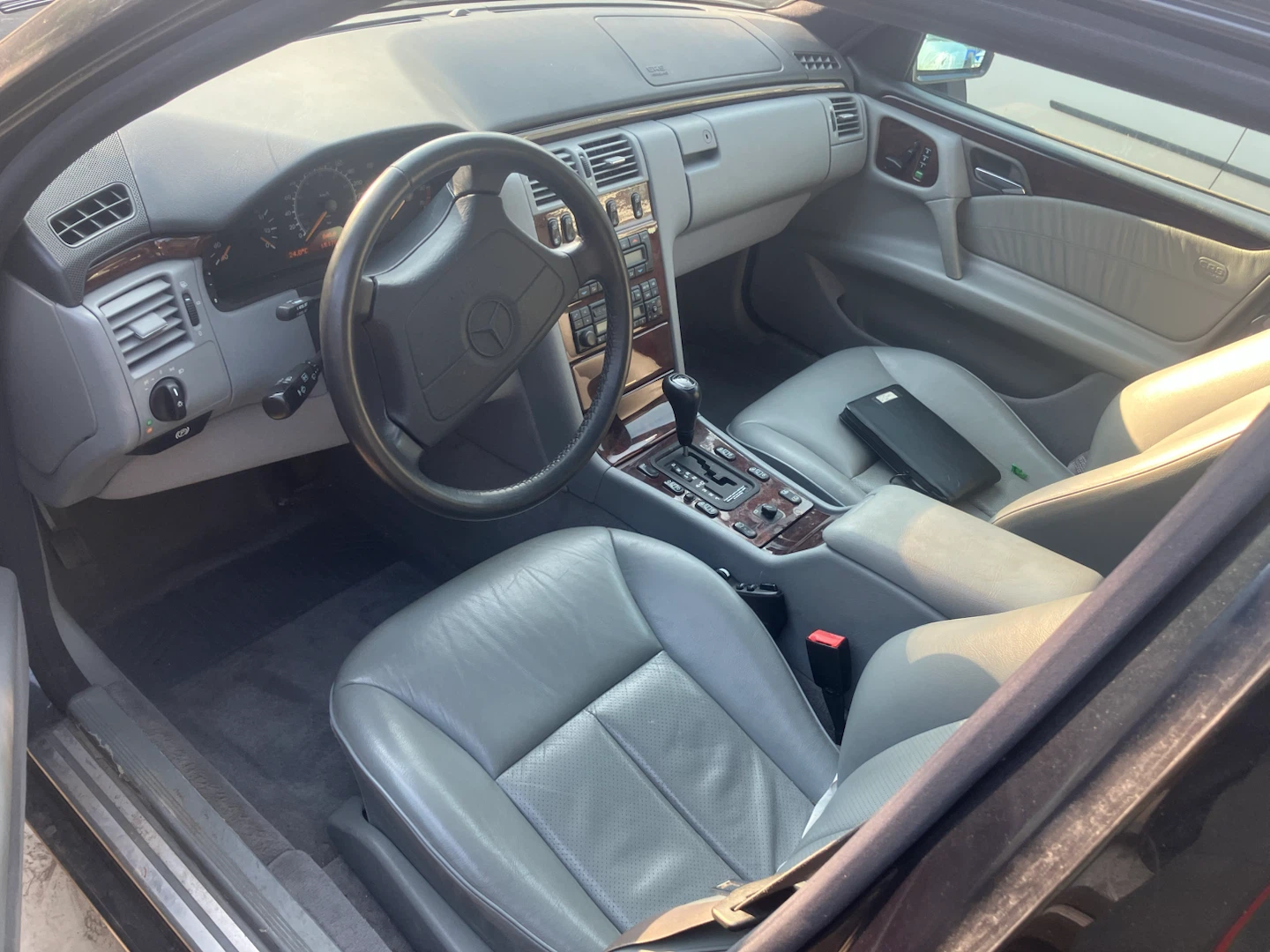 Mercedes e420 - photo 5