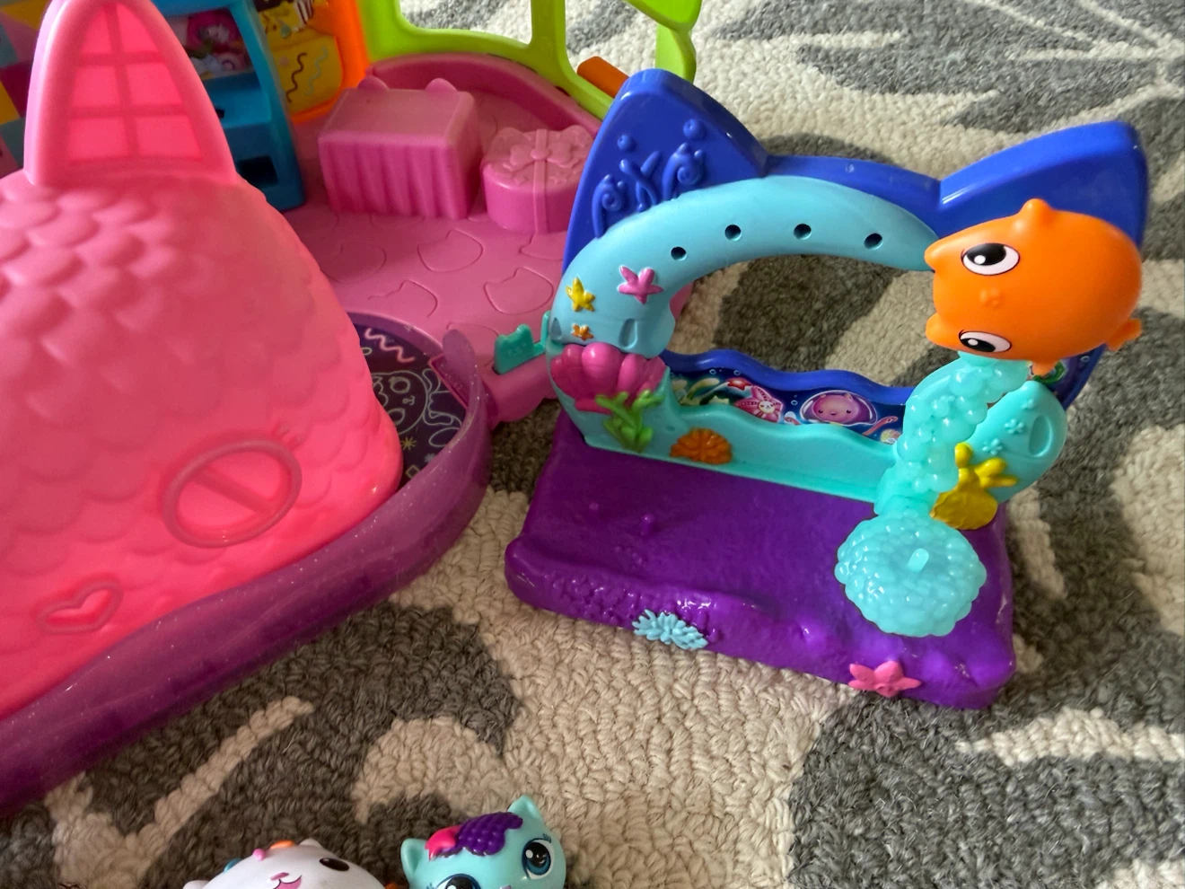 Gabby's Dollhouse Playset with Figures - photo 3